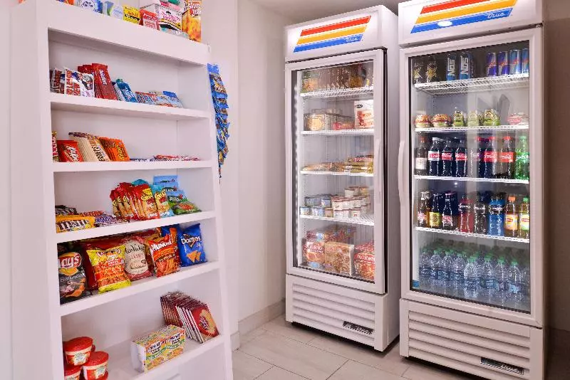 Holiday Inn Express Hotel & Suites Farmington, An Ihg