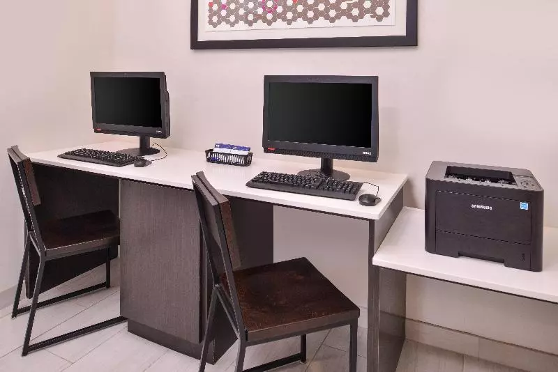 Holiday Inn Express Hotel & Suites Farmington, An Ihg