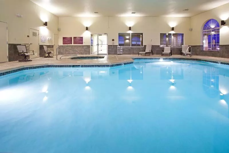 Holiday Inn Express Hotel & Suites Farmington, An Ihg