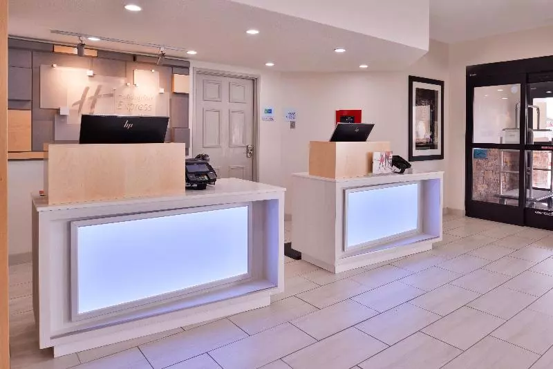 Holiday Inn Express Hotel & Suites Farmington, An Ihg