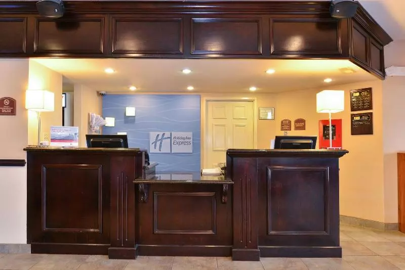 Holiday Inn Express Hotel & Suites Farmington, An Ihg