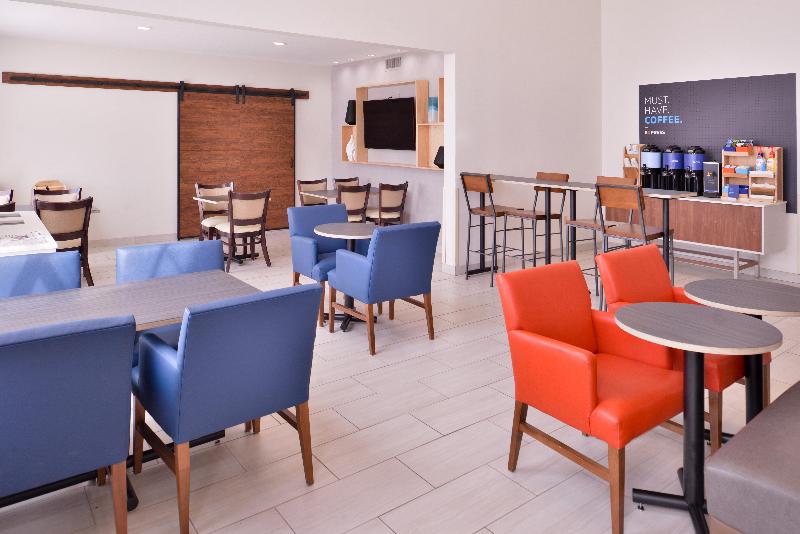 Holiday Inn Express Hotel & Suites Farmington, An Ihg