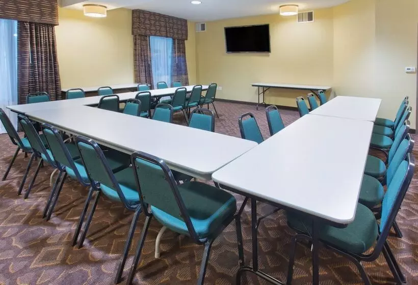 Holiday Inn Express Hotel & Suites Portland Jantzen Beach, An Ihg