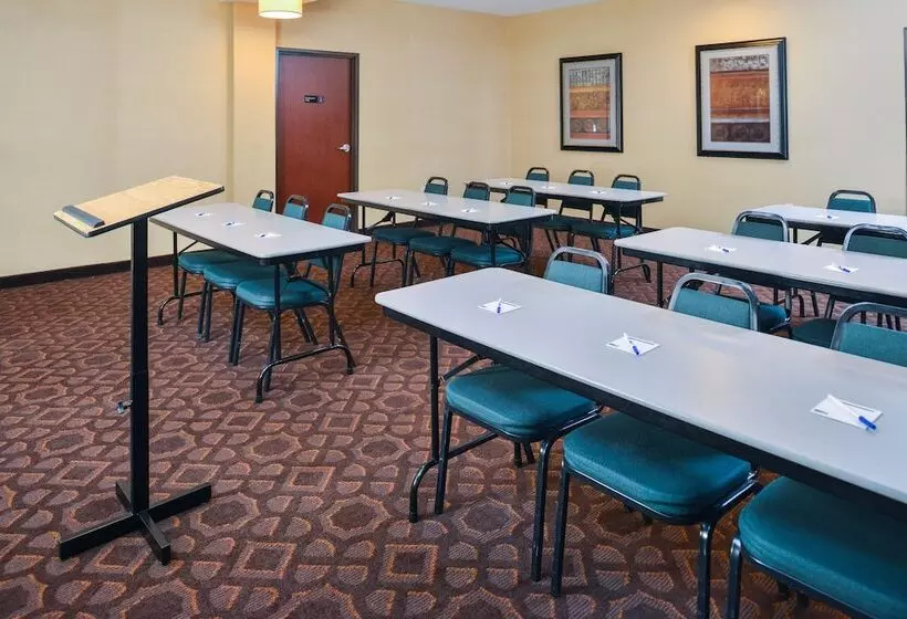 Holiday Inn Express Hotel & Suites Portland Jantzen Beach, An Ihg