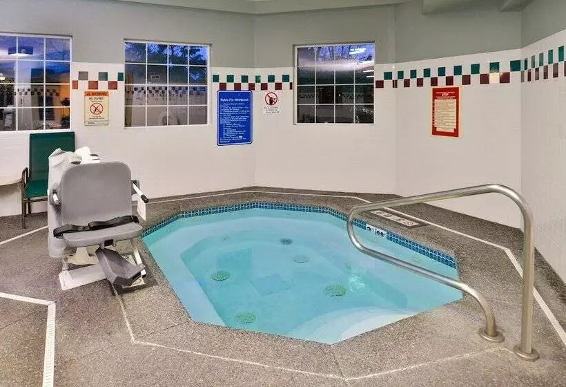 Holiday Inn Express Hotel & Suites Portland Jantzen Beach, An Ihg