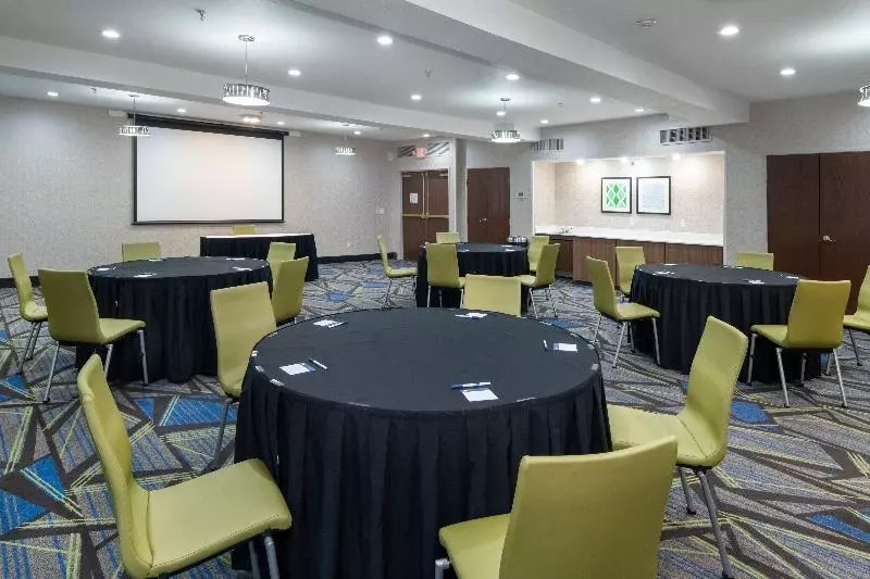 ホテル Holiday Inn Express Arlington Interstate 20 Parks Mall, An Ihg