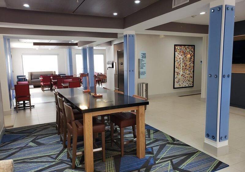 هتل Holiday Inn Express Arlington Interstate 20 Parks Mall, An Ihg