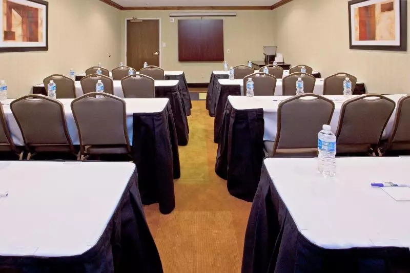 ホテル Holiday Inn Express Arlington Interstate 20 Parks Mall, An Ihg