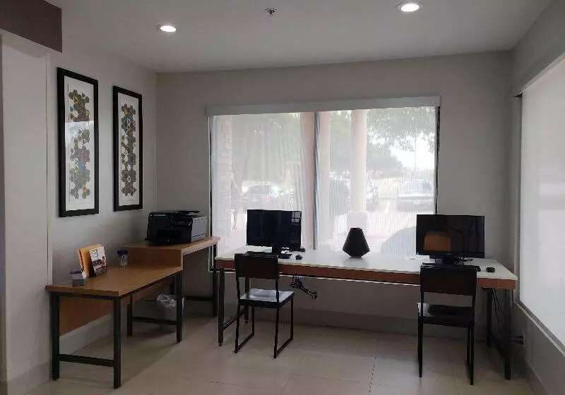 ホテル Holiday Inn Express Arlington Interstate 20 Parks Mall, An Ihg