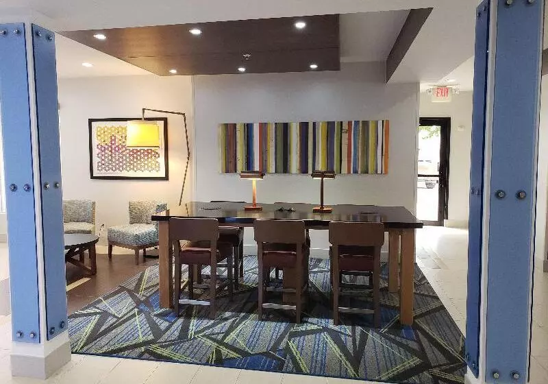 ホテル Holiday Inn Express Arlington Interstate 20 Parks Mall, An Ihg