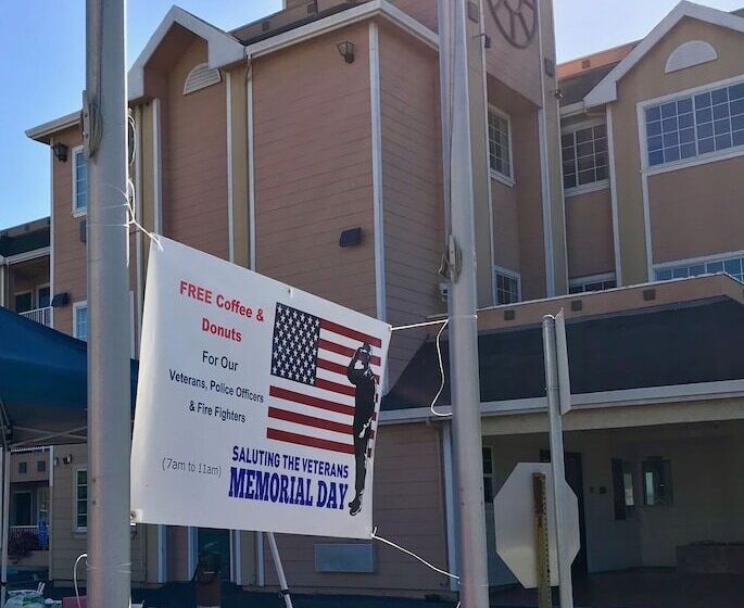 ホテル Howard Johnson By Wyndham Salinas