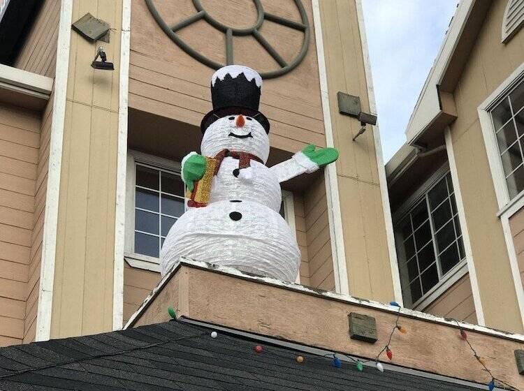 ホテル Howard Johnson By Wyndham Salinas