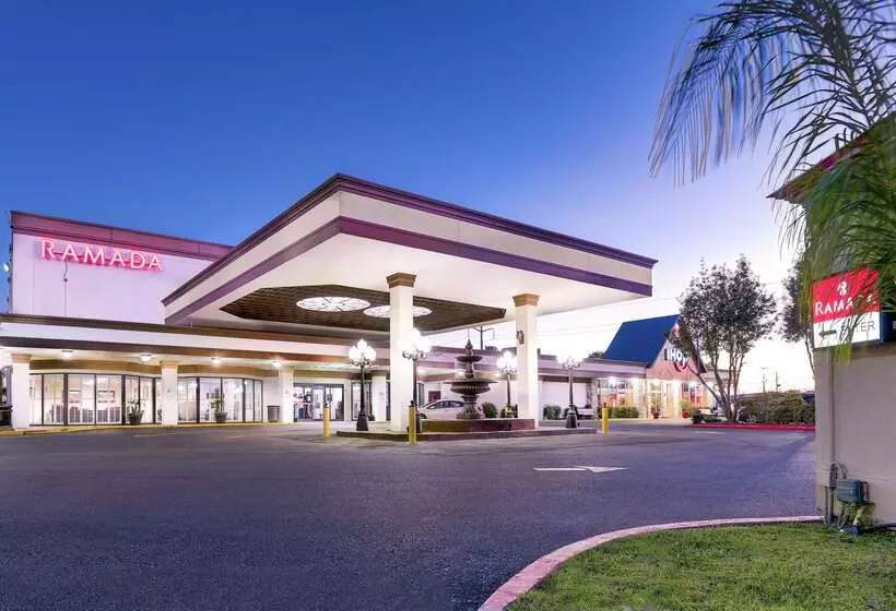 ホテル Ramada By Wyndham Metairie New Orleans Airport