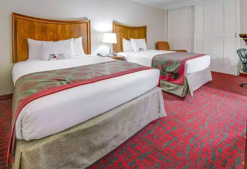 ホテル Ramada By Wyndham Metairie New Orleans Airport