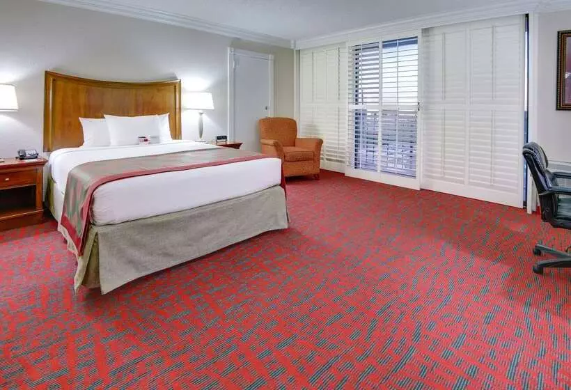 ホテル Ramada By Wyndham Metairie New Orleans Airport
