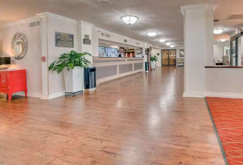 ホテル Ramada By Wyndham Metairie New Orleans Airport