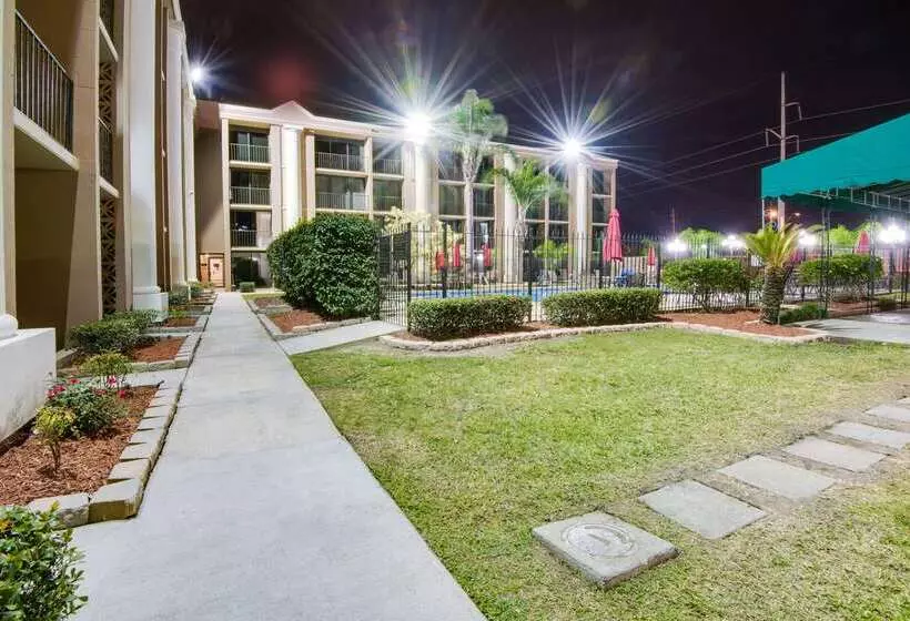 ホテル Ramada By Wyndham Metairie New Orleans Airport