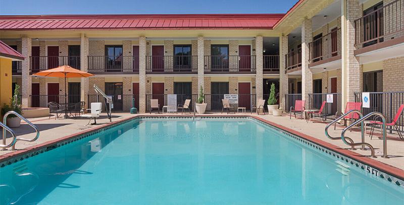 فندق Red Roof Inn Plus+ Dallas   Addison