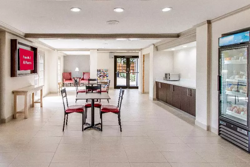 בית מלון כפרי Red Roof Inn Plus+ Dallas Addison