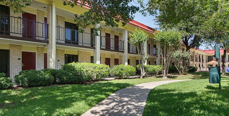 فندق Red Roof Inn Plus+ Dallas   Addison