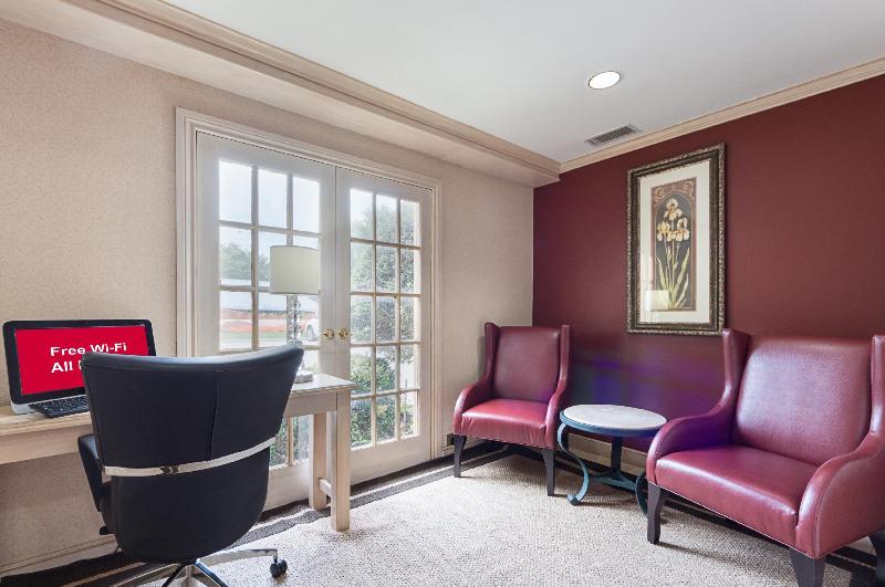 فندق Red Roof Inn Plus+ Dallas   Addison