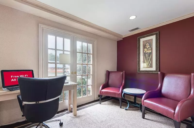 בית מלון כפרי Red Roof Inn Plus+ Dallas Addison