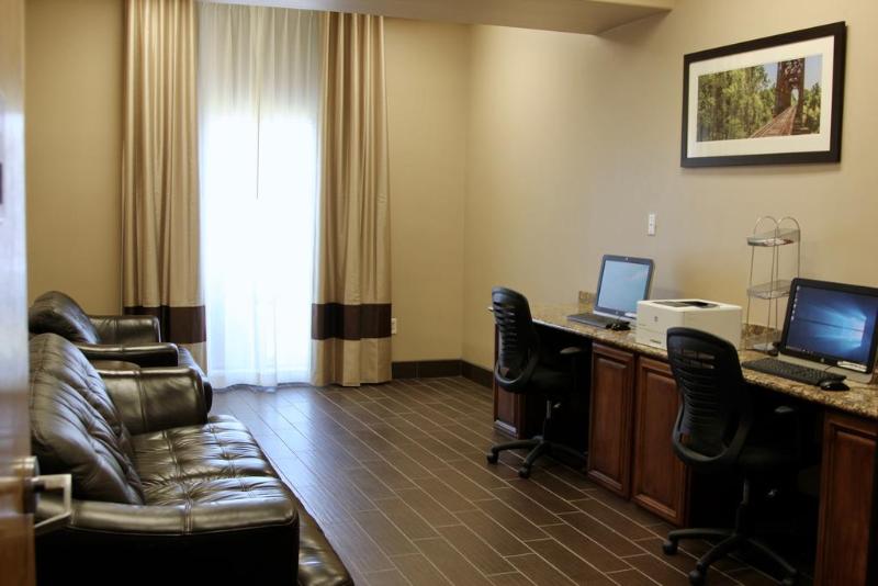 فندق Red Roof Inn Plus+ Dallas   Addison