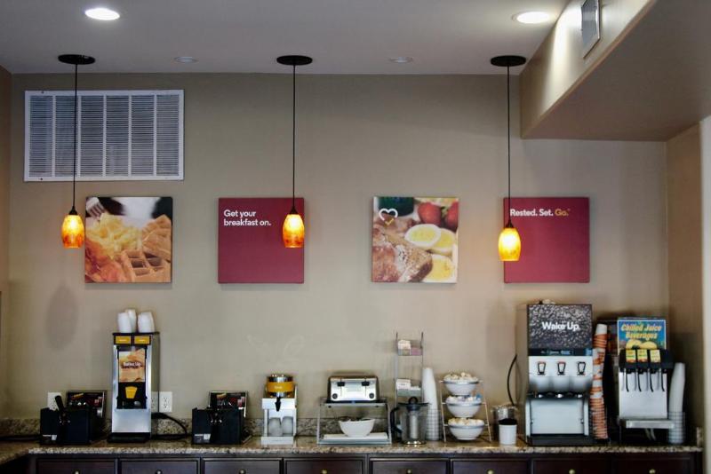 فندق Red Roof Inn Plus+ Dallas   Addison