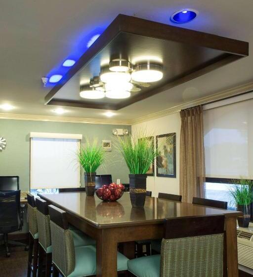 فندق Spring Lake Inn & Suites   Fayetteville