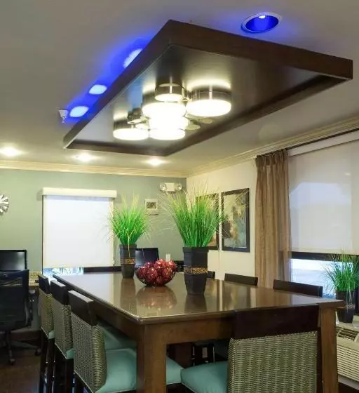 هتل Spring Lake Inn & Suites Fayetteville