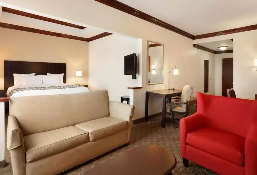 هتل Spring Lake Inn & Suites Fayetteville