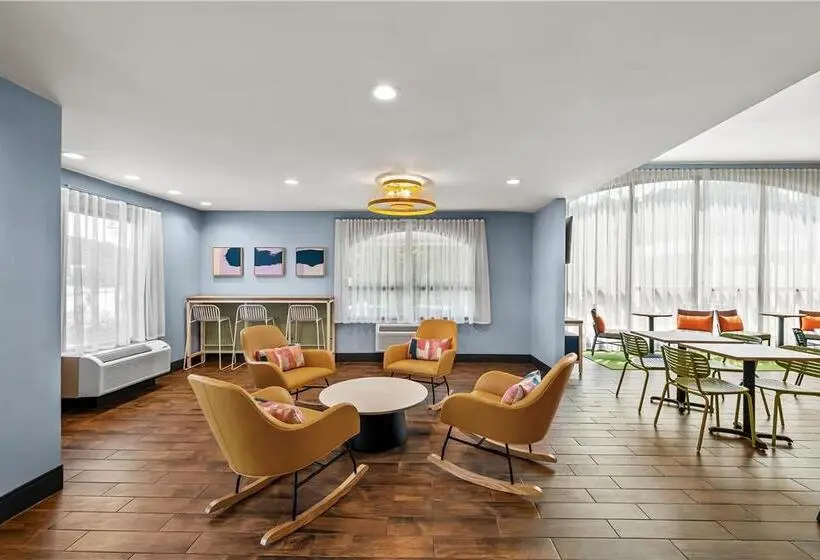 ホテル Spring Lake Inn & Suites   Fayetteville