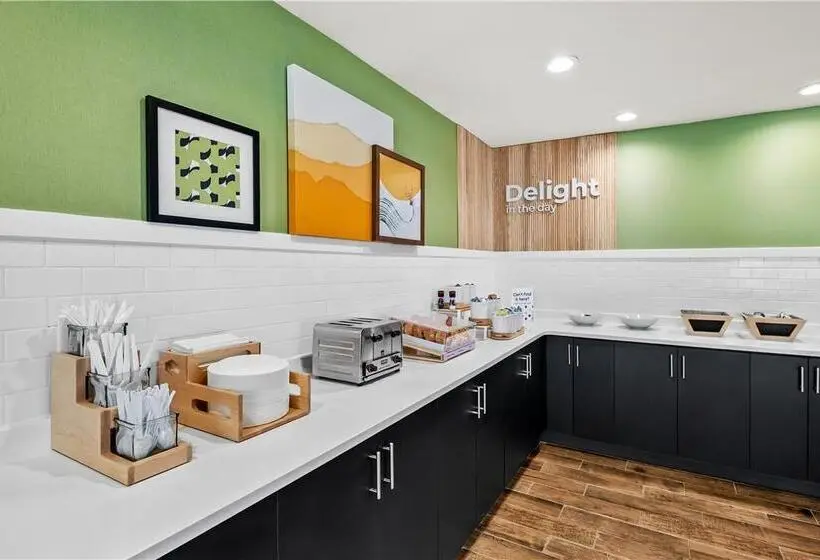 ホテル Spring Lake Inn & Suites   Fayetteville