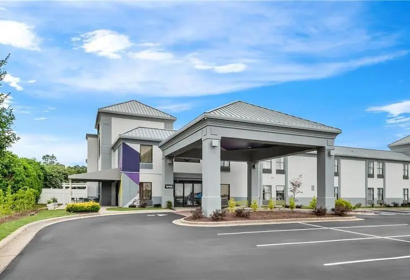 ホテル Spring Lake Inn & Suites   Fayetteville