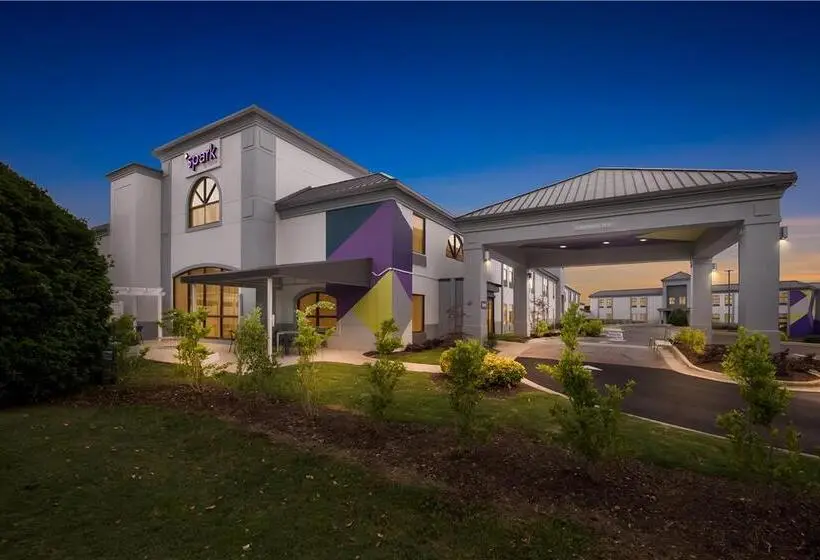 ホテル Spring Lake Inn & Suites   Fayetteville