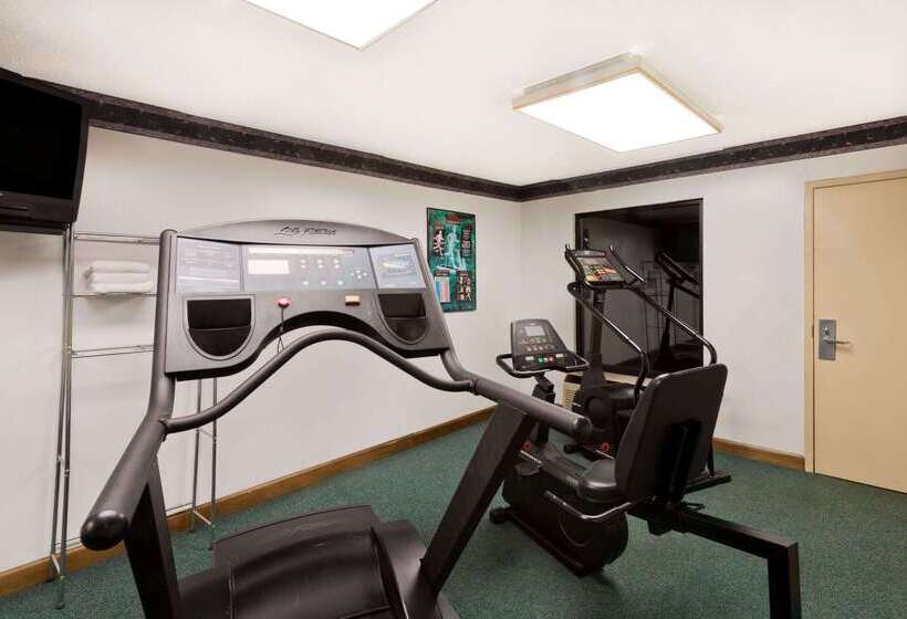 فندق Super 8 By Wyndham Huntersville/charlotte Area