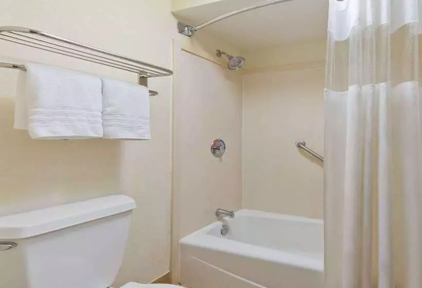 호텔 Super 8 By Wyndham Huntersville/charlotte Area