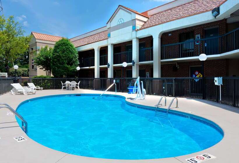 فندق Super 8 By Wyndham Huntersville/charlotte Area