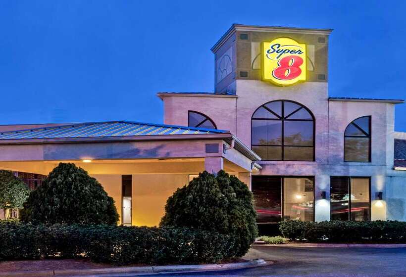فندق Super 8 By Wyndham Huntersville/charlotte Area
