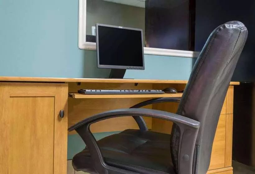 Hotel Super 8 By Wyndham Williamsburg