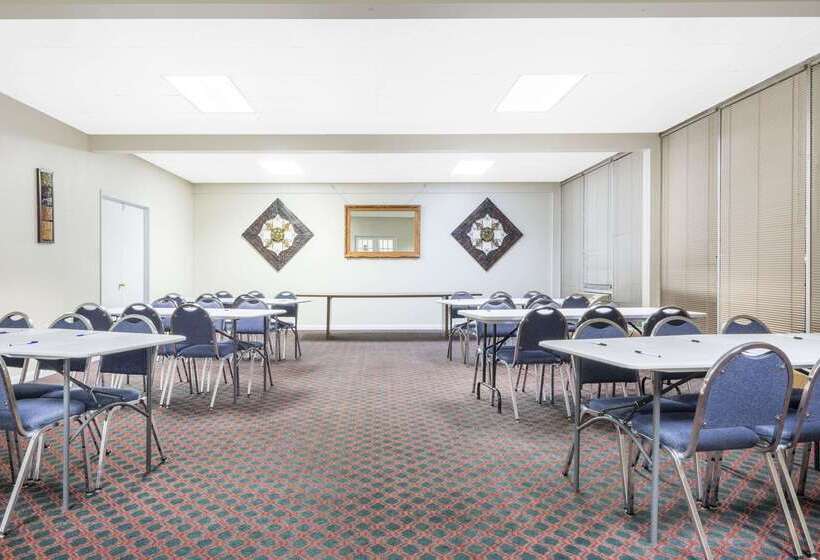 فندق Super 8 By Wyndham Williamsburg