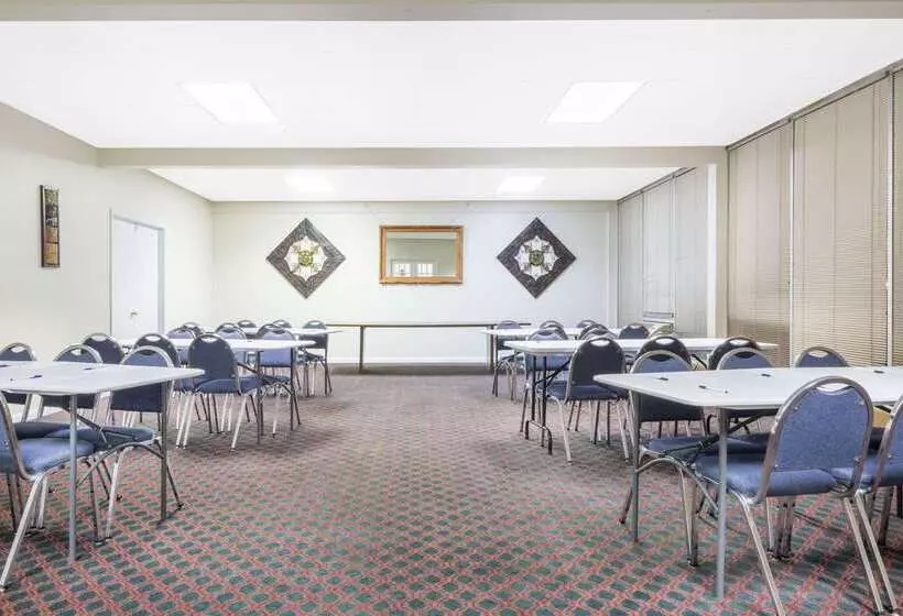 Hotel Super 8 By Wyndham Williamsburg