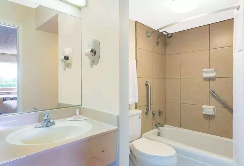 Hotel Super 8 By Wyndham Williamsburg