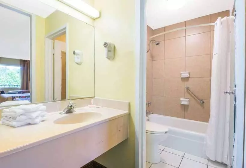 Hotel Super 8 By Wyndham Williamsburg