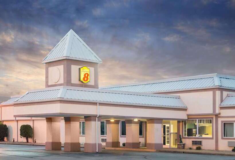 فندق Super 8 By Wyndham Williamsburg