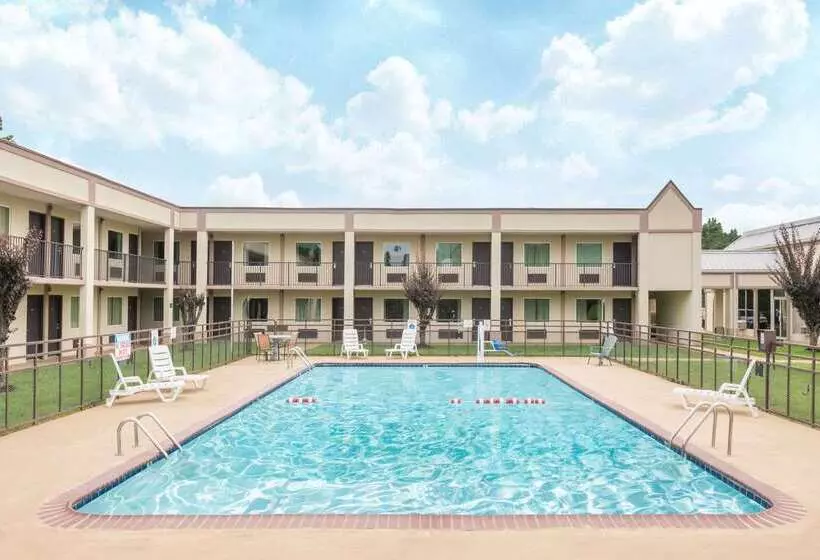 Hotel Super 8 By Wyndham Williamsburg