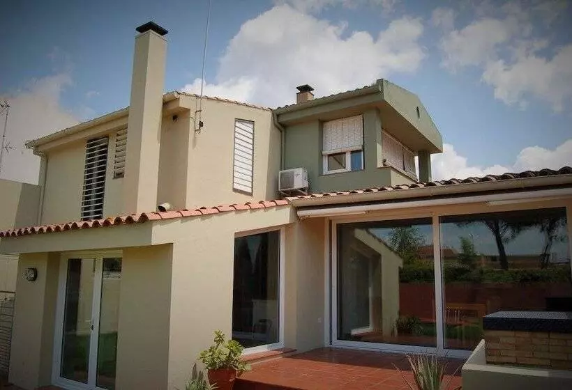 Casa A 15 Minutos De La Playa, Con Jardin Privado Y Piscina