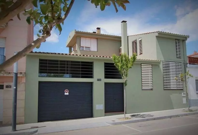 Casa A 15 Minutos De La Playa, Con Jardin Privado Y Piscina