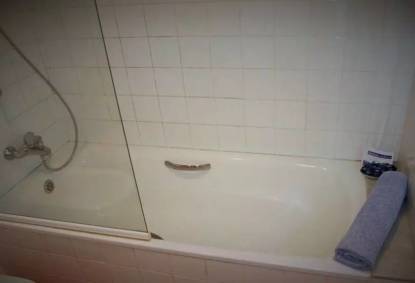 Casa A 15 Minutos De La Playa, Con Jardin Privado Y Piscina