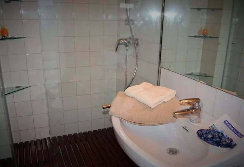 Casa A 15 Minutos De La Playa, Con Jardin Privado Y Piscina